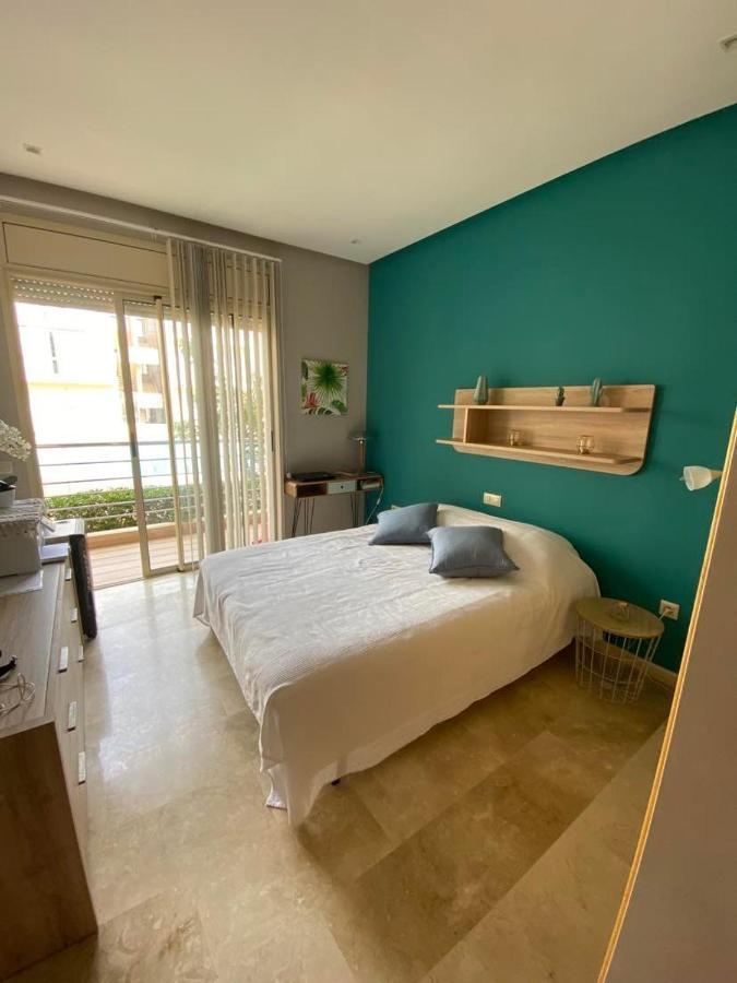 Apartment Bordure